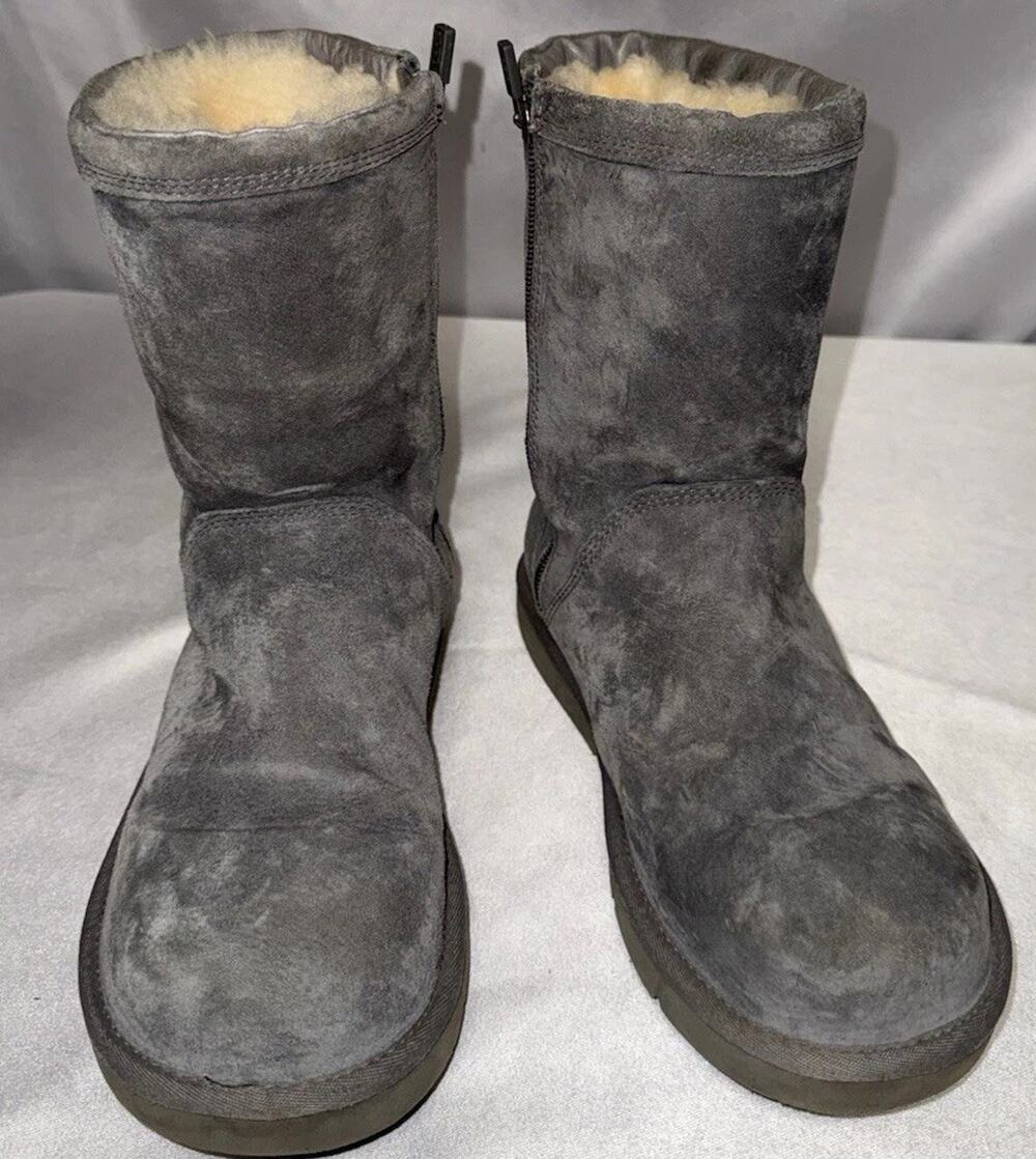 UGG Roslynn Grey Metallic Sz 8 Suede Zipper Boot W/Cream Sherpa Lining Midcalf